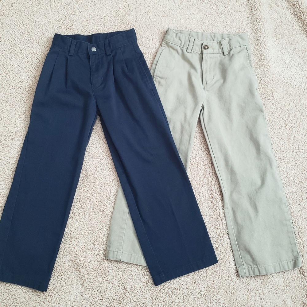🧑 2 Pairs of Izod Khaki Pants Size 6 Slim